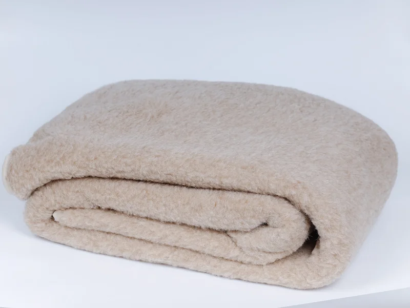 Одеяло полутороспальное из овечьей шерсти 145х200