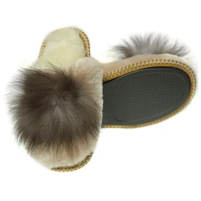 Тапочки из овчины  с пумпоном бежевые