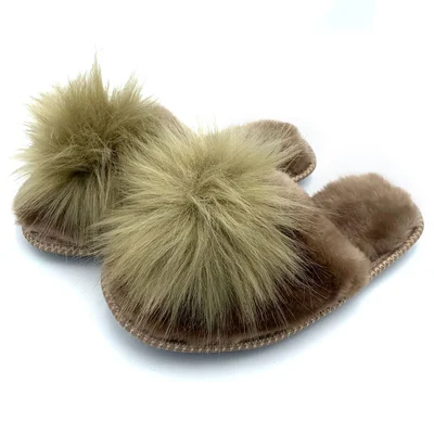 Тапочки из овчины с пумпоном коричневые 