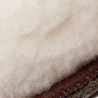 Чуни белые из овечьей шерсти на войлочной подошве