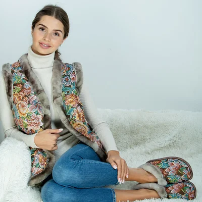 Жилет из овчины c гобеленом «Цветы»