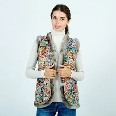 Жилет из овчины c гобеленом «Цветы»