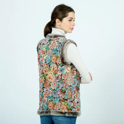 Жилет из овчины c гобеленом «Цветы»