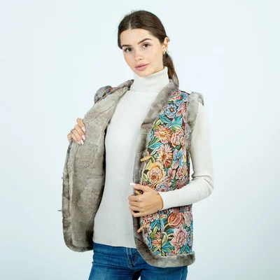 Жилет из овчины c гобеленом «Цветы»