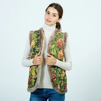 Жилет из овчины c гобеленом «Розы»