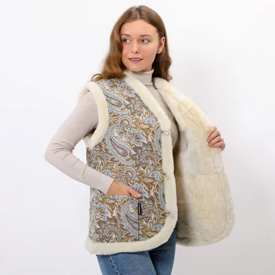 Жилет из овчины с гобеленом «Восточный узор»