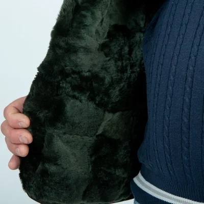 Жилет из овчины с карманами черный