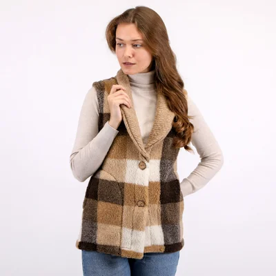 Жилет из овечьей шерсти в клетку