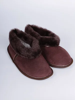 Бабуши с темной опушкой из овчины коричневые