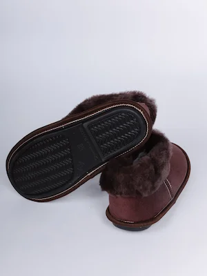 Бабуши с темной опушкой из овчины коричневые