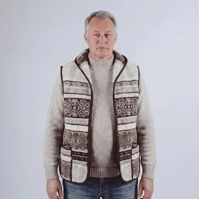 Жилет из овечьей шерсти на молнии с воротником  "СЕВЕР"