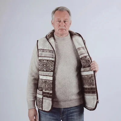 Жилет из овечьей шерсти на молнии с воротником  "СЕВЕР"